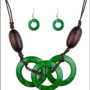 Green and brown bead necklace set
